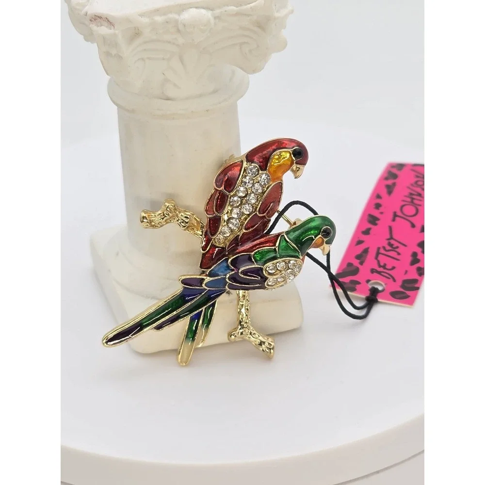 New BETSEY JOHNSON Parrot Brooch Pin Colorful Sparkling Crystals‎ Enamel Macaw